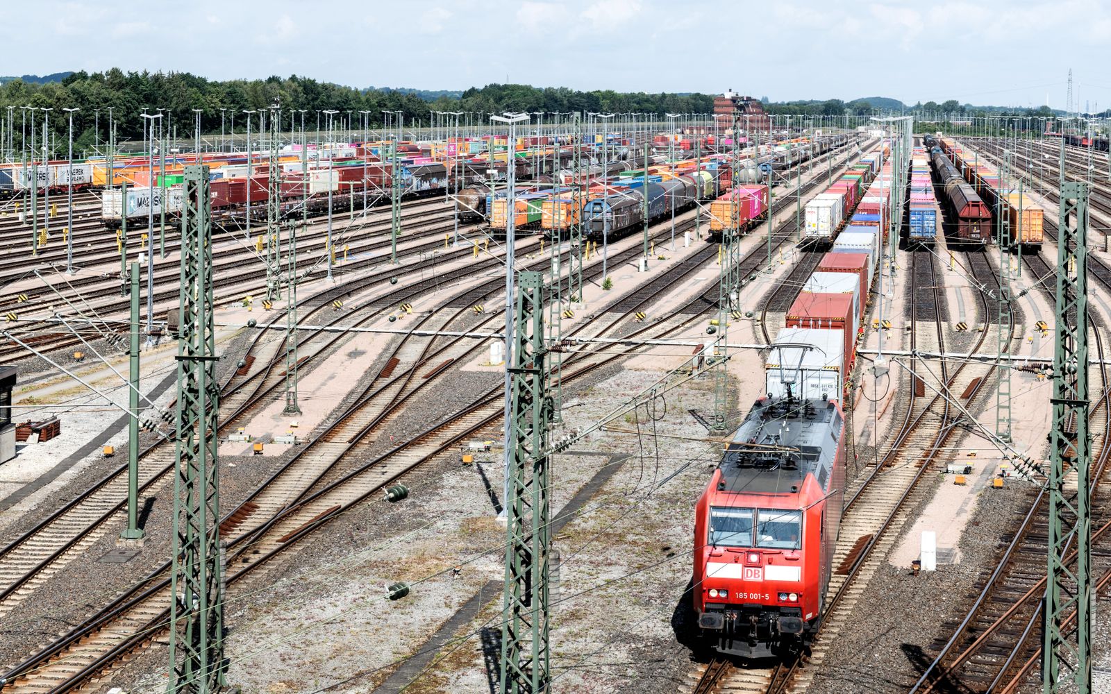 Rail freight terminal